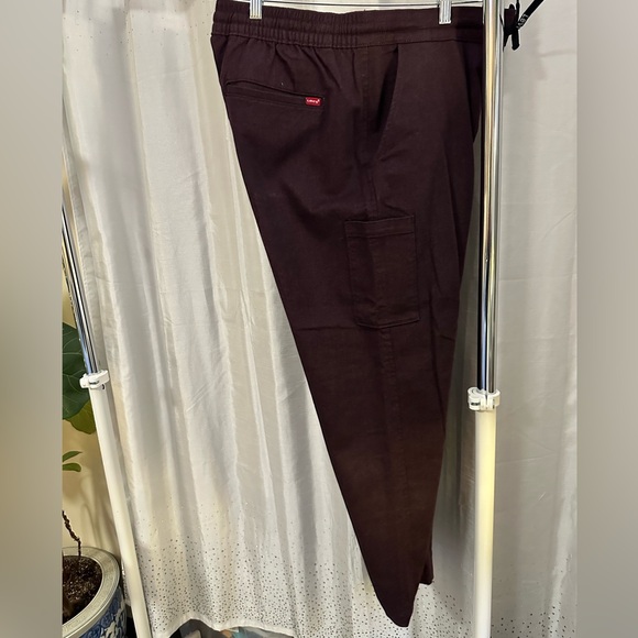 Levi’s casual polyester/viscose blend aubergine pants (L) - Picture 2 of 8